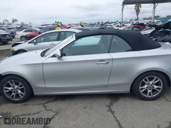 ✅ 2009 BMW 1 Series 128i • VIN: WBAUN13519VH81367 • Lot: 41710584. Wystawiony na IAAI z przebiegiem 94 462 mil. Bezpłatny archiwum sprzedaży aukcyjnych z USA i szczegółowy raport historii pojazdu na DreamBid. Zdjęcie 15.
