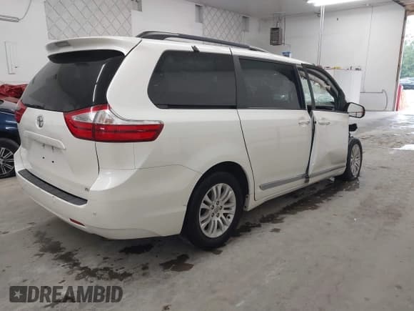 ✅ 2017 Toyota Sienna XLE Auto Access Seat • VIN: 5TDYZ3DC2HS880075 • Lot: 42862717. Listed on IAAI with 130,492 mi. Free auction sales archive from the USA and detailed vehicle history report at DreamBid. Image 4.