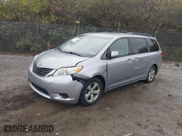 ✅ 2012 Toyota Sienna LE • VIN: 5TDKK3DC3CS234076 • Lot: 43789027. Wystawiony na IAAI z przebiegiem 189 489 mil. Bezpłatny archiwum sprzedaży aukcyjnych z USA i szczegółowy raport historii pojazdu na DreamBid. Zdjęcie 19.