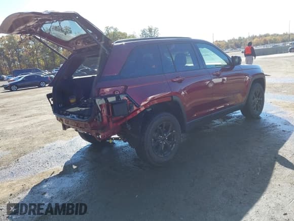 ✅ 2024 Jeep Grand Cherokee Altitude X • VIN: 1C4RJHAG8RC262147 • Lot: 43489160. Wystawiony na IAAI z przebiegiem 6 733 mil. Bezpłatny archiwum sprzedaży aukcyjnych z USA i szczegółowy raport historii pojazdu na DreamBid. Zdjęcie 4.