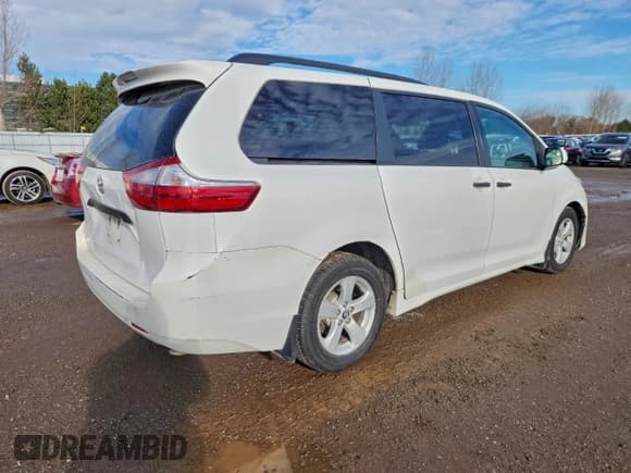 ✅ 2019 Toyota Sienna L • VIN: 5TDZZ3DC7KS973377 • Лот: 94031505. Опубликован ранее на Copart с пробегом 203 193 миль. Бесплатный доступ к архиву аукционных продаж из США и подробный отчёт об истории автомобиля на DreamBid. Изображение 3.