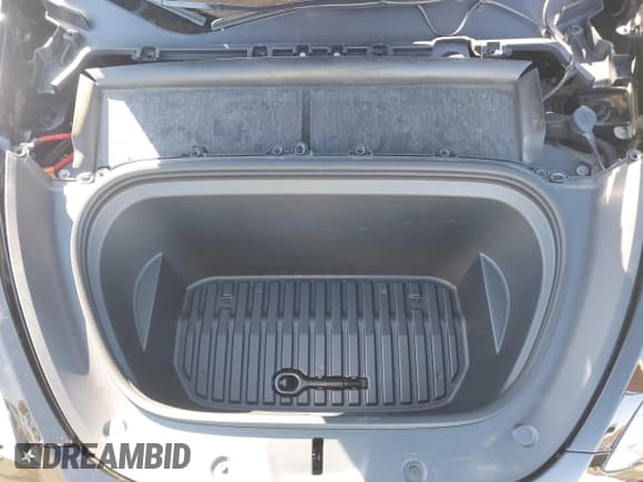 ✅ 2023 Tesla Model Y Performance • VIN: 7SAYGDEF7PF908219 • Lot: 43480279. Wystawiony na IAAI z przebiegiem 28 465 mil. Bezpłatny archiwum sprzedaży aukcyjnych z USA i szczegółowy raport historii pojazdu na DreamBid. Zdjęcie 10.