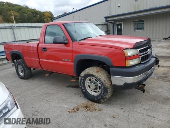✅ 2006 Chevrolet Silverado 2500HD LT1 • VIN: 1GCHK24U26E192989 • Лот: 89883025. Опубликован ранее на Copart с пробегом 177 096 миль. Бесплатный доступ к архиву аукционных продаж из США и подробный отчёт об истории автомобиля на DreamBid. Изображение 4.
