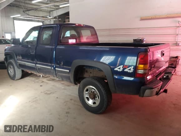 ✅ 2002 Chevrolet Silverado 2500HD LS • VIN: 1GCHK29UX2E202204 • Лот: 81839385. Опубликован ранее на Copart с пробегом 111 639 миль. Бесплатный доступ к архиву аукционных продаж из США и подробный отчёт об истории автомобиля на DreamBid. Изображение 2.
