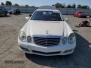 ✅ 2007 Mercedes-Benz E 550 • VIN: WDBUF72X47B135787 • Lot: 70354505. Wystawiony na Copart z przebiegiem 250 279 mil. Bezpłatny archiwum sprzedaży aukcyjnych z USA i szczegółowy raport historii pojazdu na DreamBid. Zdjęcie 5.