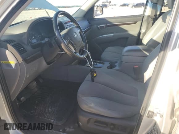 ✅ 2011 Hyundai Santa Fe SE • VIN: 5XYZH4AGXBG042112 • Lot: 84182144. Listed on Copart with 165,055 mi. Free auction sales archive from the USA and detailed vehicle history report at DreamBid. Image 7.