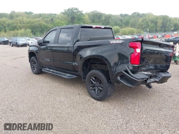 ✅ 2021 Chevrolet Silverado 1500 Custom Trail Boss • VIN: 1GCPYCEF4MZ280352 • Lot: 43280365. Wystawiony na IAAI z przebiegiem 100 715 mil. Bezpłatny archiwum sprzedaży aukcyjnych z USA i szczegółowy raport historii pojazdu na DreamBid. Zdjęcie 3.