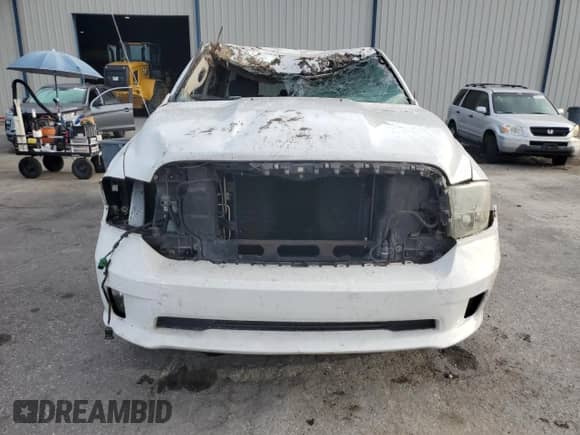 2013 Ram 1500 Express z VIN 1C6RR6KT1DS722537, wystawiony jako Copart lot #81500105 z przebiegiem Nie podano mil oraz Szkoda całkowita • Salvage title. Historia ofert i sprzedaży dostępna na DreamBid. Obrazek 5.