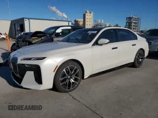 ✅ 2024 BMW i7 eDrive50 • VIN: WBY43EJ06RCP83405 • Lot: 81859194. Wystawiony na Copart z przebiegiem Nie podano. Bezpłatny archiwum sprzedaży aukcyjnych z USA i szczegółowy raport historii pojazdu na DreamBid. Zdjęcie 1.