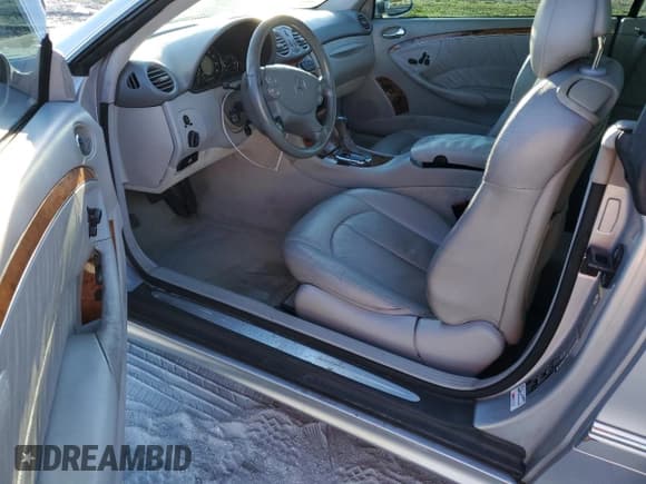 ✅ 2003 Mercedes-Benz CLK 500 • VIN: WDBTJ75JX3F052823 • Lot: 87321334. Wystawiony na Copart z przebiegiem 132 774 mil. Bezpłatny archiwum sprzedaży aukcyjnych z USA i szczegółowy raport historii pojazdu na DreamBid. Zdjęcie 8.