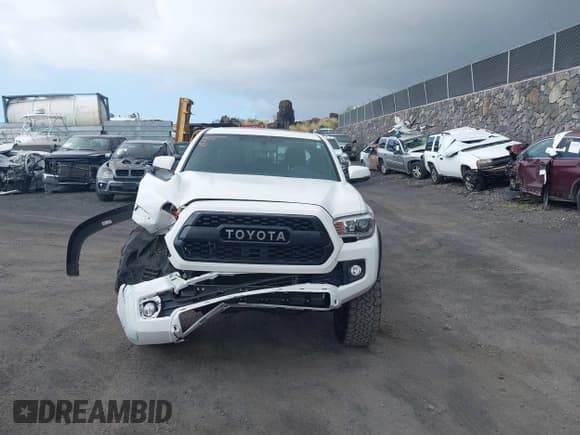 ✅ 2017 Toyota Tacoma TRD Sport • VIN: 3TMCZ5AN6HM120792 • Lot: 43463796. Listed on IAAI with 112,007 mi. Free auction sales archive from the USA and detailed vehicle history report at DreamBid. Image 12.
