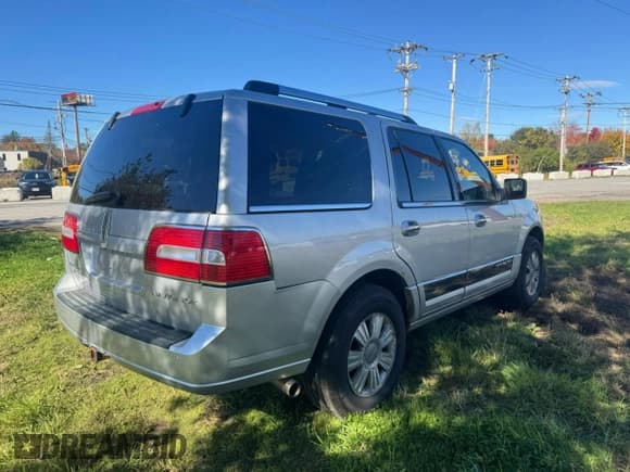 ✅ 2010 Lincoln Navigator • VIN: 5LMJJ2J57AEJ06563 • Lot: 87224125. Wystawiony na Copart z przebiegiem 144 588 mil. Bezpłatny archiwum sprzedaży aukcyjnych z USA i szczegółowy raport historii pojazdu na DreamBid. Zdjęcie 4.