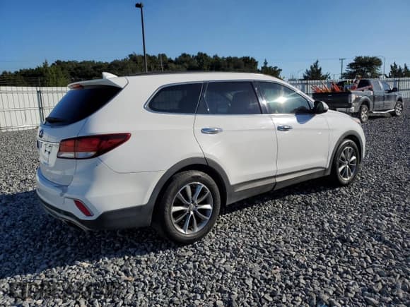 ✅ 2017 Hyundai Santa Fe SE • VIN: KM8SN4HF9HU229948 • Лот: 89809455. Опубликован ранее на Copart с пробегом 135 013 миль. Бесплатный доступ к архиву аукционных продаж из США и подробный отчёт об истории автомобиля на DreamBid. Изображение 3.