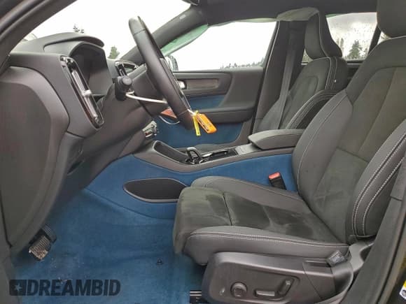 ✅ 2023 Volvo XC40 Ultimate • VIN: YV4ED3UM5P2023438 • Lot: 94959015. Listed on Copart with 17,971 mi. Free auction sales archive from the USA and detailed vehicle history report at DreamBid. Image 7.