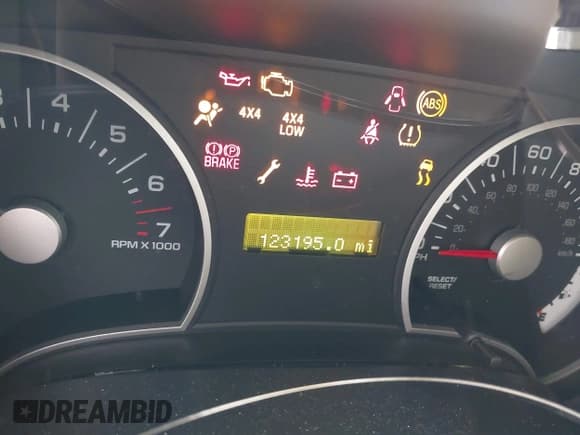 ✅ 2010 Ford Explorer XLT • VIN: 1FMEU7DEXAUA39127 • Lot: 43767007. Wystawiony na IAAI z przebiegiem 123 195 mil. Bezpłatny archiwum sprzedaży aukcyjnych z USA i szczegółowy raport historii pojazdu na DreamBid. Zdjęcie 16.