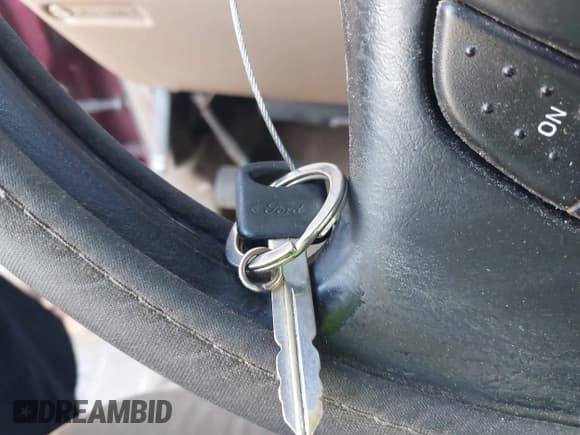 ✅ 1999 Ford F-250 XL • VIN: 1FTNX21F9XED80808 • Lot: 42694211. Listed on IAAI with 286,291 mi. Free auction sales archive from the USA and detailed vehicle history report at DreamBid. Image 11.