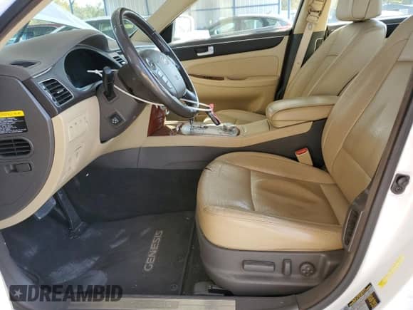 2014 Hyundai Genesis 3.8L with VIN KMHGC4DD8EU263651, listed as a Copart auction lot 87035935 with 117,273 mi miles and Salvage title. Bid and sale history available at DreamBid. Image 7.