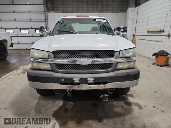 ✅ 2003 Chevrolet Silverado 2500HD LS • VIN: 1GCHK23U53F205984 • Lot: 93375735. Wystawiony na Copart z przebiegiem 170 525 mil. Bezpłatny archiwum sprzedaży aukcyjnych z USA i szczegółowy raport historii pojazdu na DreamBid. Zdjęcie 5.