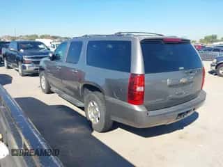 ✅ 2009 Chevrolet Suburban 2LT • VIN: 1GNFC26J99R235560 • Lot: 43592130. Wystawiony na IAAI z przebiegiem 247 759 mil. Bezpłatny archiwum sprzedaży aukcyjnych z USA i szczegółowy raport historii pojazdu na DreamBid. Zdjęcie 3.