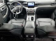 ✅ 2020 Ford Explorer XLT • VIN: 1FMSK8DH1LGC40151 • Lot: 54750995. Wystawiony na Copart z przebiegiem 56 415 mil. Bezpłatny archiwum sprzedaży aukcyjnych z USA i szczegółowy raport historii pojazdu na DreamBid. Zdjęcie 8.