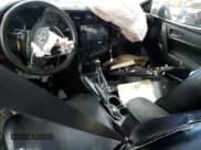 ✅ 2018 Toyota Corolla LE Eco • VIN: 5YFBPRHE4JP835941 • Lot: 72525224. Wystawiony na Copart z przebiegiem Nie podano. Bezpłatny archiwum sprzedaży aukcyjnych z USA i szczegółowy raport historii pojazdu na DreamBid. Zdjęcie 8.