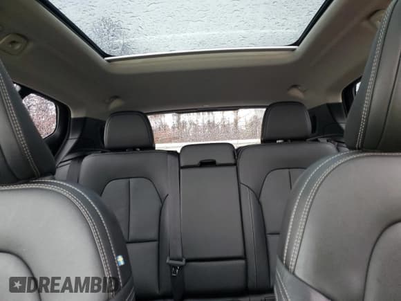 ✅ 2019 Volvo XC40 Momentum • VIN: YV4162UK5K2107110 • Lot: 91908925. Listed on Copart with 50,340 mi. Free auction sales archive from the USA and detailed vehicle history report at DreamBid. Image 10.