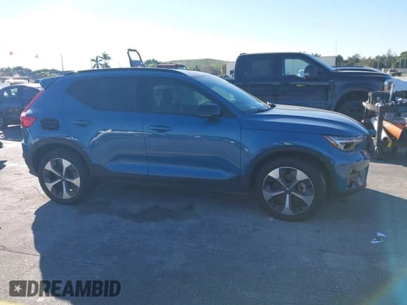 ✅ 2024 Volvo XC40 Core Bright Theme • VIN: YV4L12UK2R2203018 • Lot: 41288025. Listed on IAAI with 10,378 mi. Free auction sales archive from the USA and detailed vehicle history report at DreamBid. Image 12.