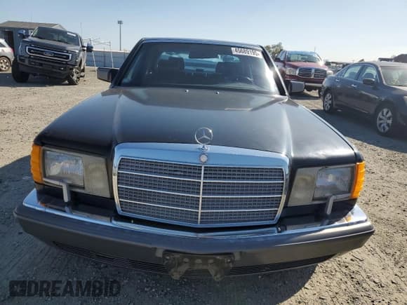 ✅ 1989 Mercedes-Benz 560 • VIN: WDBCA39D8KA437872 • Lot: 45689195. Wystawiony na Copart z przebiegiem 151 851 mil. Bezpłatny archiwum sprzedaży aukcyjnych z USA i szczegółowy raport historii pojazdu na DreamBid. Zdjęcie 5.