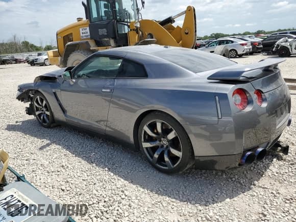 ✅ 2010 Nissan GT-R Premium • VIN: JN1AR5EF5AM231171 • Лот: 62540205. Опубликован ранее на Copart с пробегом Не указан. Бесплатный доступ к архиву аукционных продаж из США и подробный отчёт об истории автомобиля на DreamBid. Изображение 2.