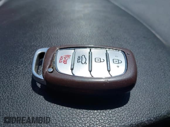 ✅ 2017 Hyundai Elantra SE • VIN: KMHD84LF3HU300262 • Lot: 42155510. Wystawiony na IAAI z przebiegiem 118 464 mil. Bezpłatny archiwum sprzedaży aukcyjnych z USA i szczegółowy raport historii pojazdu na DreamBid. Zdjęcie 11.