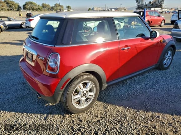 ✅ 2012 MINI Hardtop • VIN: WMWSU3C50CT261277 • Lot: 96847245. Wystawiony na Copart z przebiegiem 64 653 mil. Bezpłatny archiwum sprzedaży aukcyjnych z USA i szczegółowy raport historii pojazdu na DreamBid. Zdjęcie 3.