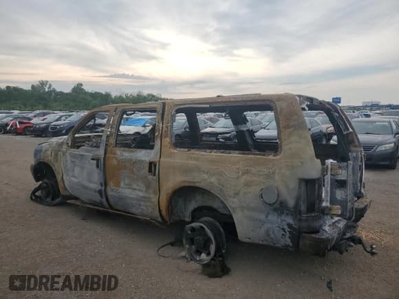 ✅ 2003 Ford Excursion Limited • VIN: 1FMNU43S43EB55541 • Лот: 56325034. Опубликован ранее на Copart с пробегом Не указан. Бесплатный доступ к архиву аукционных продаж из США и подробный отчёт об истории автомобиля на DreamBid. Изображение 2.