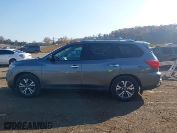 ✅ 2017 Nissan Pathfinder S • VIN: 5N1DR2MN3HC901619 • Lot: 43664004. Wystawiony na IAAI z przebiegiem 118 384 mil. Bezpłatny archiwum sprzedaży aukcyjnych z USA i szczegółowy raport historii pojazdu na DreamBid. Zdjęcie 14.