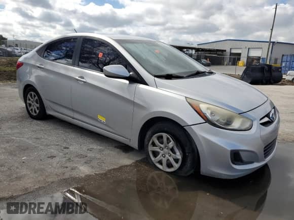 2012 Hyundai Accent GLS z VIN KMHCT4AE8CU089167, wystawiony jako Copart lot #90483405 z przebiegiem 138 860 mil mil oraz Szkoda całkowita • Salvage title. Historia ofert i sprzedaży dostępna na DreamBid. Obrazek 4.