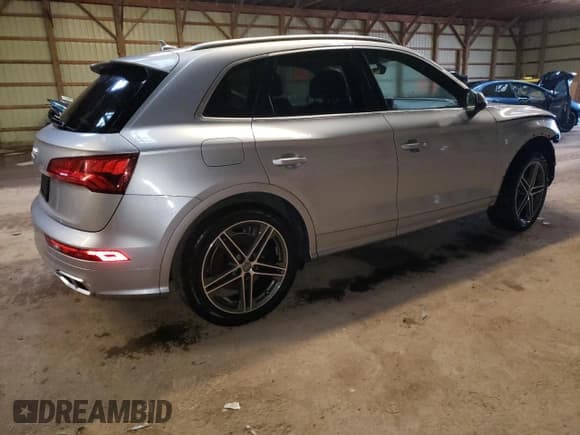 ✅ 2018 Audi SQ5 Premium Plus • VIN: WA1A4AFY8J2009301 • Лот: 37972503. Опубликован ранее на Copart с пробегом 171 418 миль. Бесплатный доступ к архиву аукционных продаж из США и подробный отчёт об истории автомобиля на DreamBid. Изображение 3.