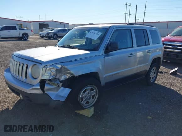 ✅ 2014 Jeep Patriot Sport • VIN: 1C4NJPBA0ED618923 • Lot: 43636784. Listed on IAAI with 241,815 mi. Free auction sales archive from the USA and detailed vehicle history report at DreamBid. Image 17.