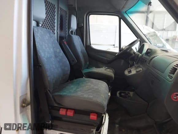 ✅ 2006 Dodge Sprinter • VIN: WD0PD644665943547 • Lot: 43910809. Listed on IAAI with 388,590 mi. Free auction sales archive from the USA and detailed vehicle history report at DreamBid. Image 5.