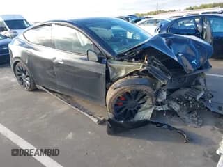 ✅ 2022 Tesla Model Y Performance • VIN: 7SAYGDEF6NF390827 • Lot: 43454751. Wystawiony na IAAI z przebiegiem Nie podano. Bezpłatny archiwum sprzedaży aukcyjnych z USA i szczegółowy raport historii pojazdu na DreamBid. Zdjęcie 1.