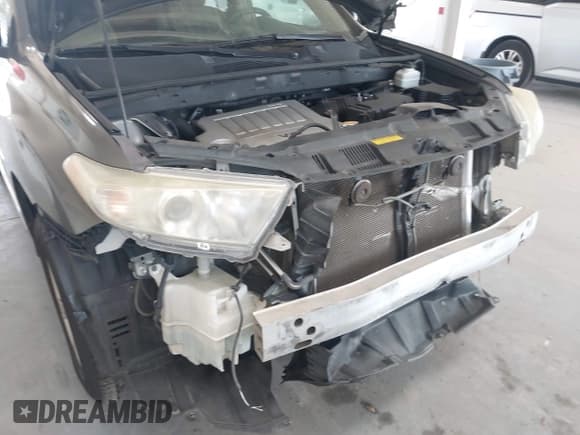 ✅ 2012 Toyota Highlander • VIN: 5TDZK3EH3CS088254 • Lot: 42295847. Wystawiony na IAAI z przebiegiem 193 404 mil. Bezpłatny archiwum sprzedaży aukcyjnych z USA i szczegółowy raport historii pojazdu na DreamBid. Zdjęcie 6.