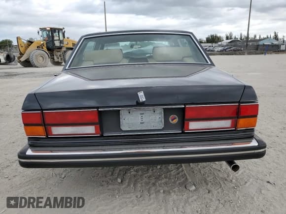 ✅ 1988 Rolls-Royce Silver Spirit • VIN: SCAZS02B0JCX21815 • Лот: 71994015. Опубликован ранее на Copart с пробегом 11 633 миль. Бесплатный доступ к архиву аукционных продаж из США и подробный отчёт об истории автомобиля на DreamBid. Изображение 6.