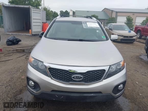 ✅ 2013 Kia Sorento EX • VIN: 5XYKUCA64DG353519 • Lot: 43027378. Listed on IAAI with 122,773 mi. Free auction sales archive from the USA and detailed vehicle history report at DreamBid. Image 13.