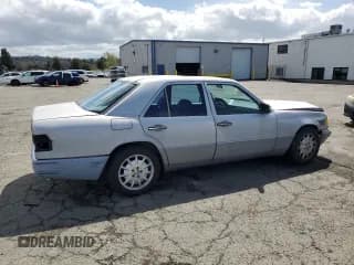 ✅ 1995 Mercedes-Benz E 320 • VIN: WDBEB31E8SC246323 • Лот: 51137275. Опубликован ранее на Copart с пробегом 203 096 миль. Бесплатный доступ к архиву аукционных продаж из США и подробный отчёт об истории автомобиля на DreamBid. Изображение 3.