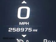 ✅ 2016 GMC Sierra 2500HD Denali • VIN: 1GT12UE84GF238946 • Lot: 42690537. Wystawiony na IAAI z przebiegiem 258 975 mil. Bezpłatny archiwum sprzedaży aukcyjnych z USA i szczegółowy raport historii pojazdu na DreamBid. Zdjęcie 15.