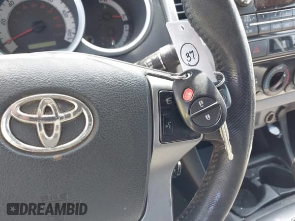 ✅ 2012 Toyota Tacoma PreRunner • VIN: 5TFJX4GN3CX010901 • Лот: 41922141. Опубликован ранее на IAAI с пробегом 236 460 миль. Бесплатный доступ к архиву аукционных продаж из США и подробный отчёт об истории автомобиля на DreamBid. Изображение 11.