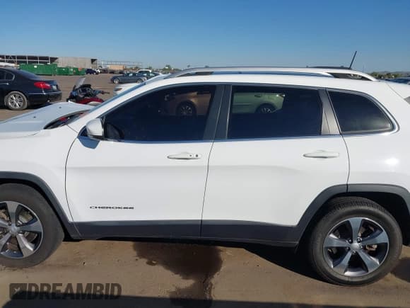 ✅ 2019 Jeep Cherokee Limited • VIN: 1C4PJMDXXKD480795 • Лот: 43559989. Опубликован ранее на IAAI с пробегом 65 074 миль. Бесплатный доступ к архиву аукционных продаж из США и подробный отчёт об истории автомобиля на DreamBid. Изображение 14.