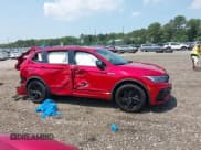 ✅ 2024 Volkswagen Tiguan SE R-Line Black • VIN: 3VV8B7AX7RM121329 • Lot: 42854151. Wystawiony na IAAI z przebiegiem 16 960 mil. Bezpłatny archiwum sprzedaży aukcyjnych z USA i szczegółowy raport historii pojazdu na DreamBid. Zdjęcie 5.