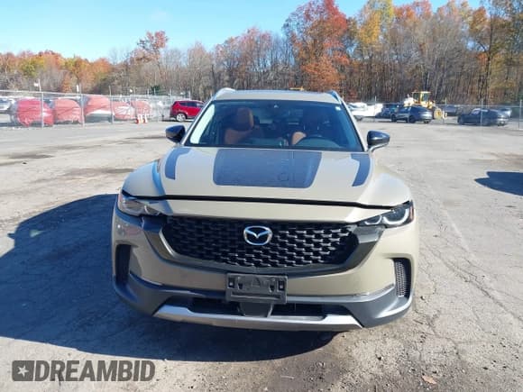 ✅ 2024 Mazda CX-50 Meridian Edition • VIN: 7MMVABXYXRN210261 • Lot: 43602371. Wystawiony na IAAI z przebiegiem 24 813 mil. Bezpłatny archiwum sprzedaży aukcyjnych z USA i szczegółowy raport historii pojazdu na DreamBid. Zdjęcie 12.