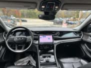 ✅ 2024 Jeep Grand Cherokee • VIN: 1C4RJYB62R8942747 • Лот: 90841325. Опубликован ранее на Copart с пробегом 15 555 миль. Бесплатный доступ к архиву аукционных продаж из США и подробный отчёт об истории автомобиля на DreamBid. Изображение 6.