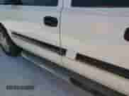 2001 Chevrolet Suburban LS z VIN 3GNEC16T91G243685, wystawiony jako Copart lot #76985874 z przebiegiem Nie podano mil oraz Nie do naprawy • Non repairable. Historia ofert i sprzedaży dostępna na DreamBid. Obrazek 13.