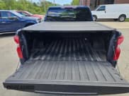 ✅ 2022 Chevrolet Silverado 1500 Custom • VIN: 3GCPYBEK5NG111420 • Lot: 58735745. Wystawiony na Copart z przebiegiem 118 861 mil. Bezpłatny archiwum sprzedaży aukcyjnych z USA i szczegółowy raport historii pojazdu na DreamBid. Zdjęcie 9.